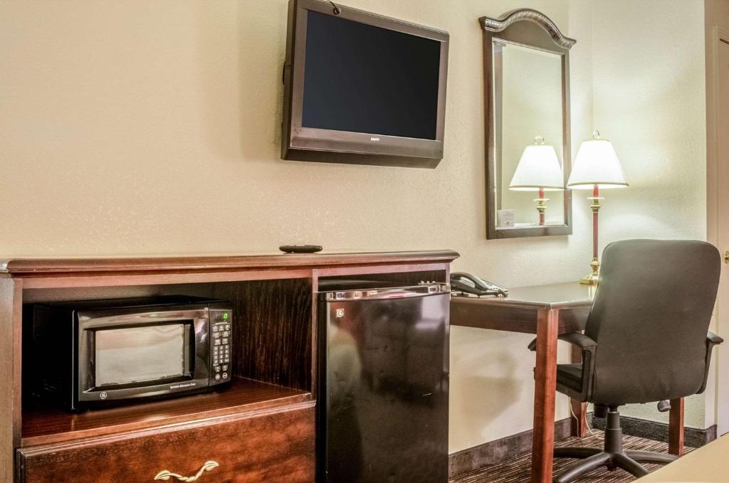 Quality Inn South - Habitación Con Cama Extragrande - No Fumadores