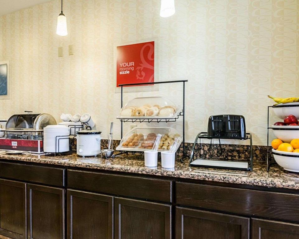 Comfort Inn & Suites Lawrence - University Area photo