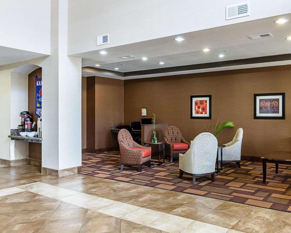 Comfort Inn & Suites Lawrence - University Area photo