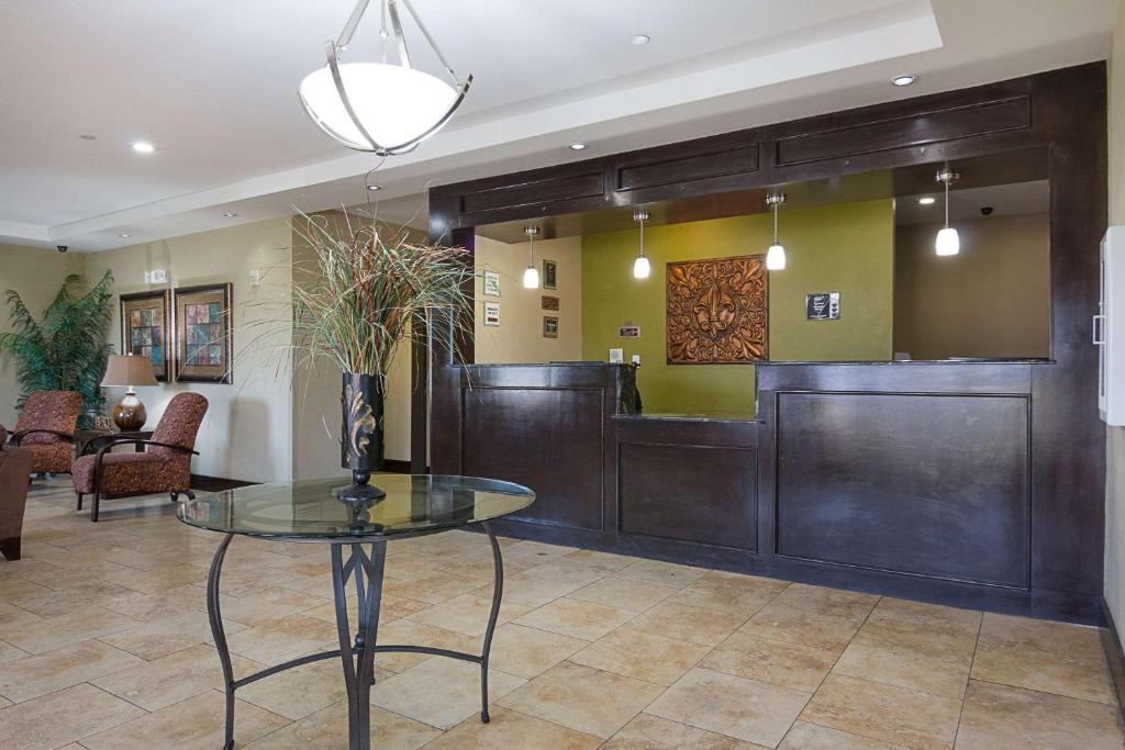 a lobby with a glass table in a room at Rodeway Inn & Suites in Winnfield