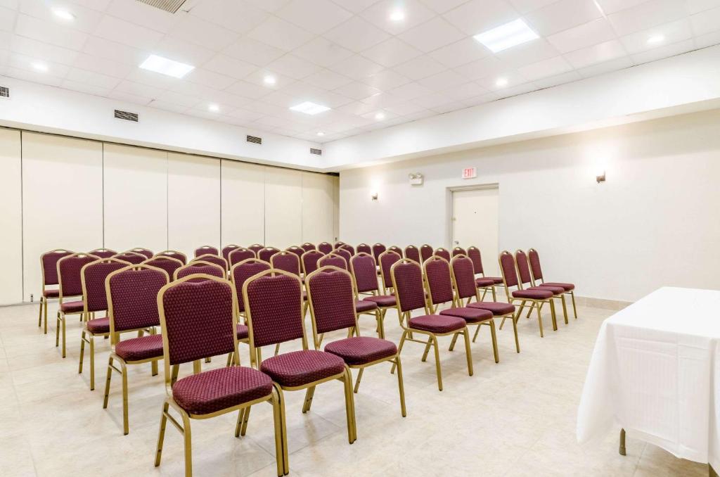 Quality Inn West Springfield photo