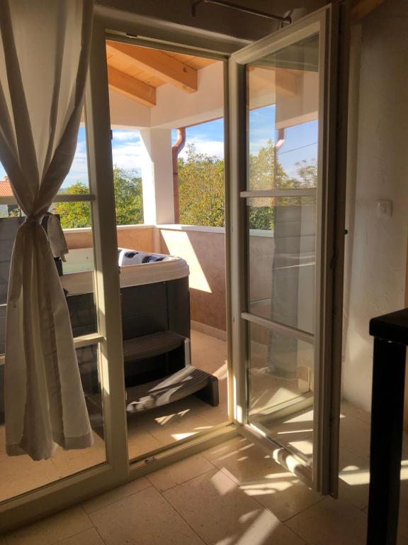 Fotografia z galérie ubytovania Wellness House Oliva with heated salt water Pool, Sauna & Jakuzzi v destinácii Labin