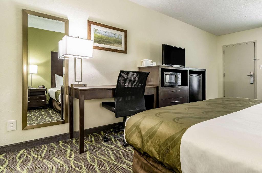 Quality Inn & Suites Creedmoor - Butner - King Room - Non-Smoking