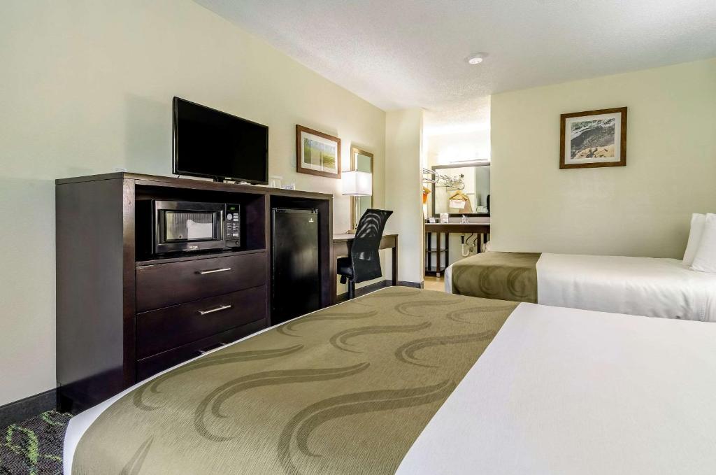 Quality Inn & Suites Creedmoor - Butner - Double Room With Two Double Beds - Smoking