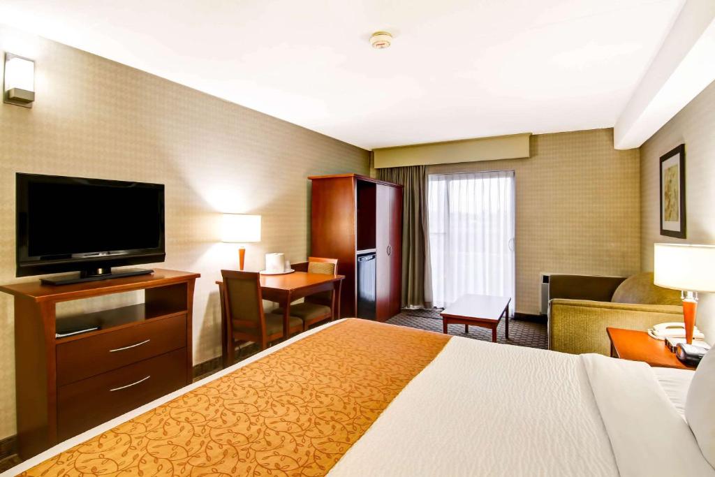 TV a/nebo společenská místnost v ubytování Quality Inn