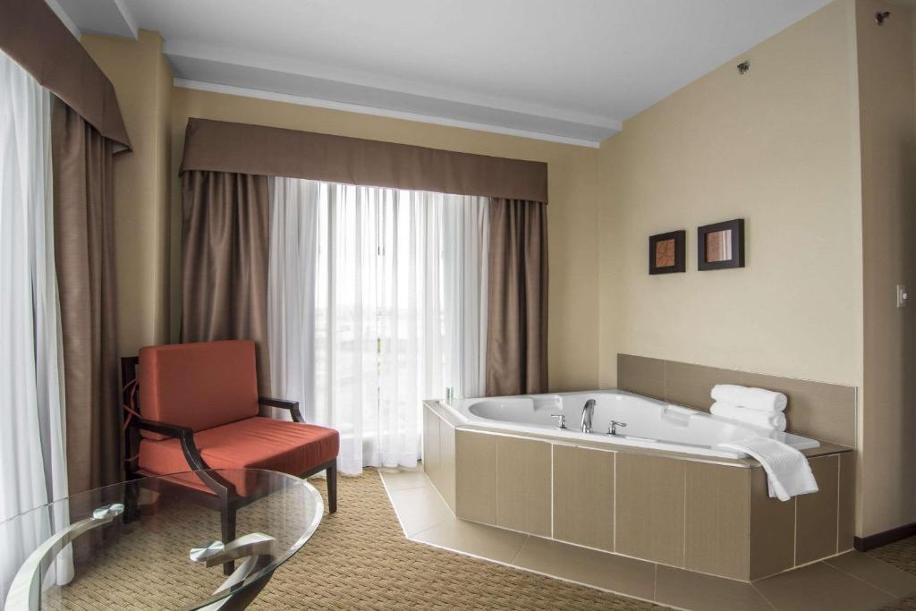 Comfort Suites - Resim 45