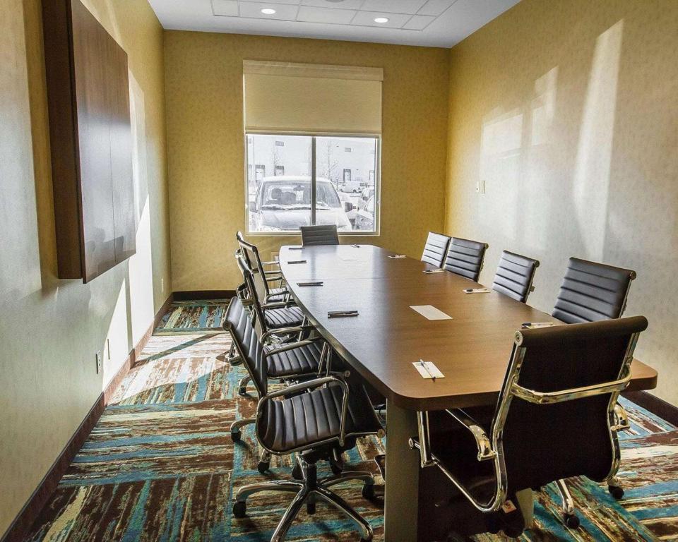 Comfort Inn & Suites Airport North - Resim 19