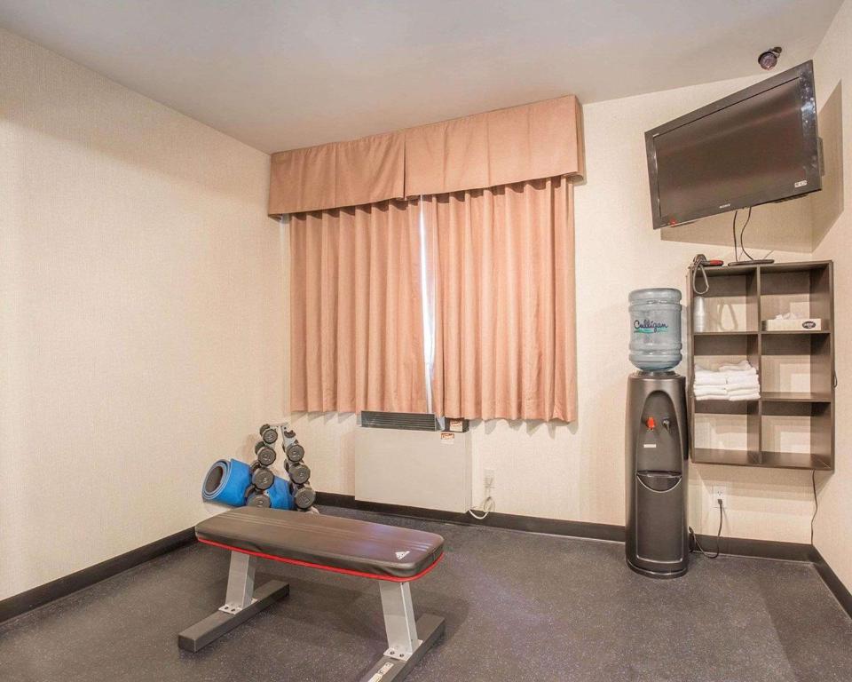Majoituspaikan Econo Lodge kuntosali tai liikuntatilat