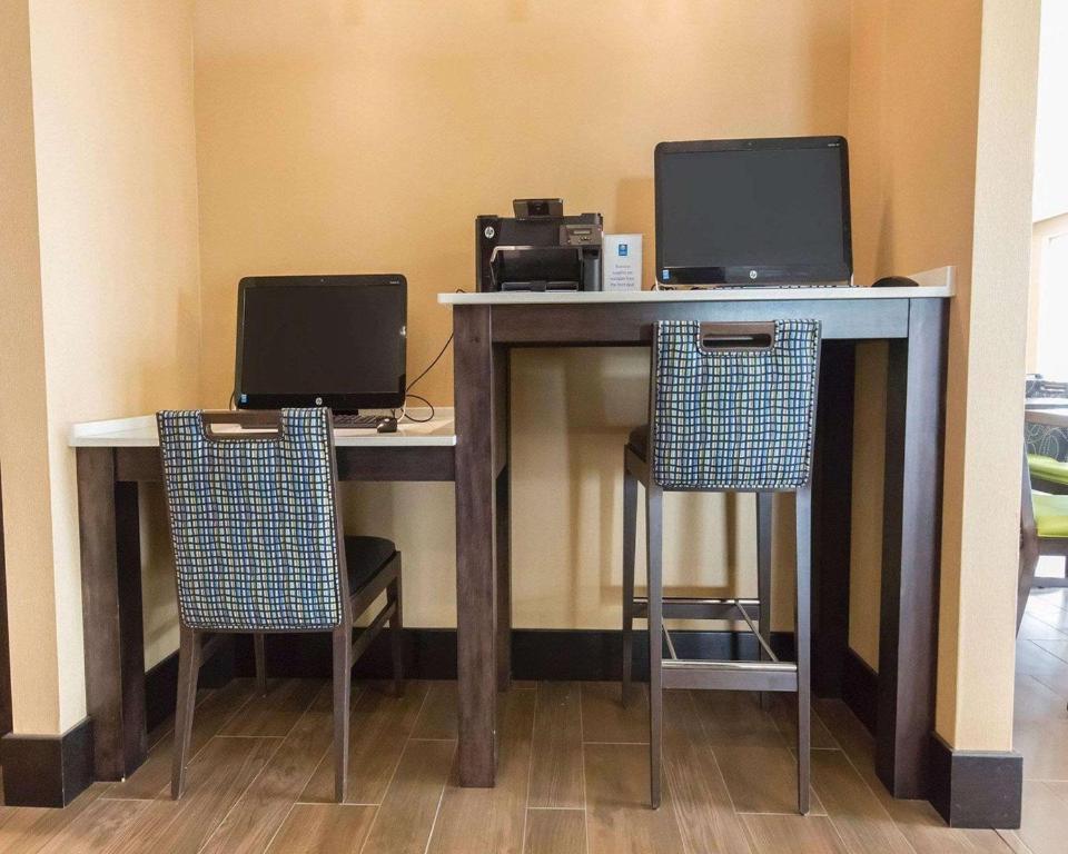 Comfort Inn & Suites Airport North - Resim 15