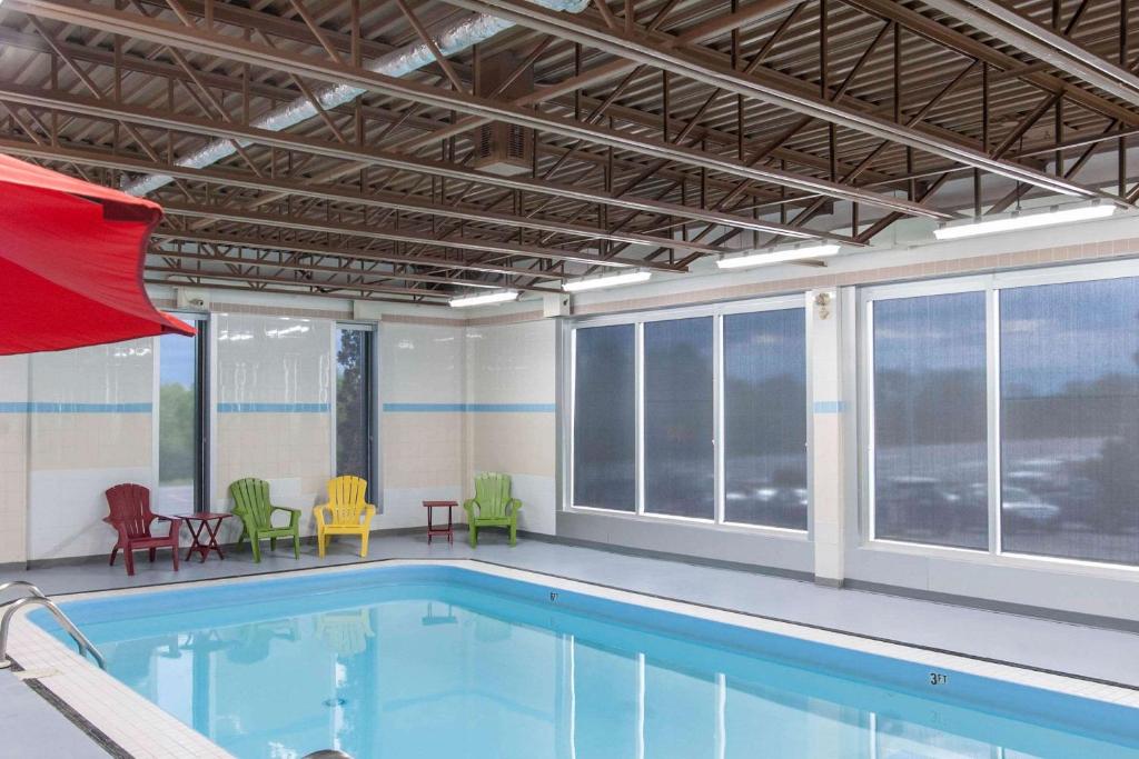 Bazén v ubytování Quality Hotel & Suites nebo v jeho okolí