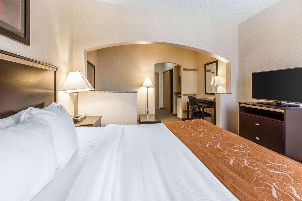 Comfort Suites Summit County photo