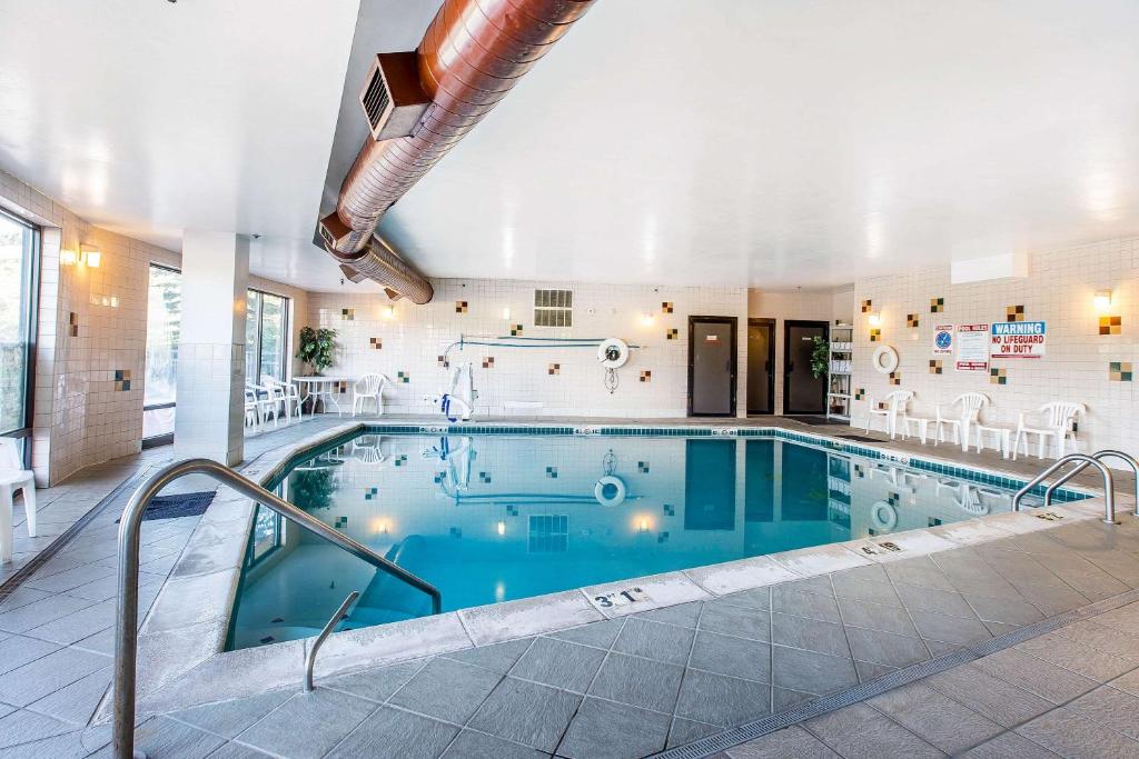 Comfort Suites Summit County photo