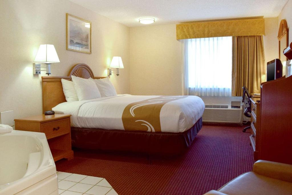 Quality Inn Louisville - Boulder - Habitación Con Cama Extragrande - No Fumadores