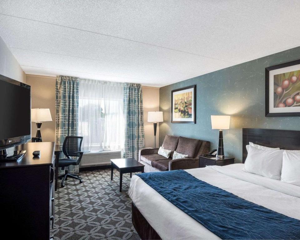 Postel nebo postele na pokoji v ubytování Comfort Inn Rehoboth Beach