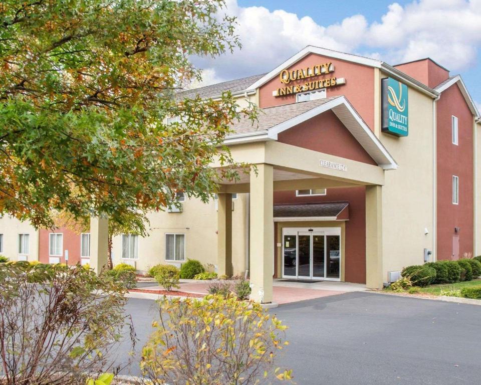 a front view of a hotel with a building at Quality Inn & Suites Meriden in Meriden