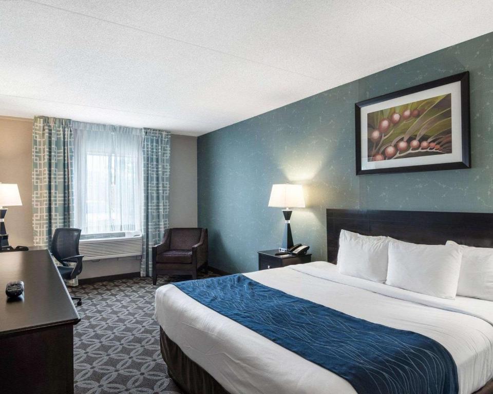 Postel nebo postele na pokoji v ubytování Comfort Inn Rehoboth Beach