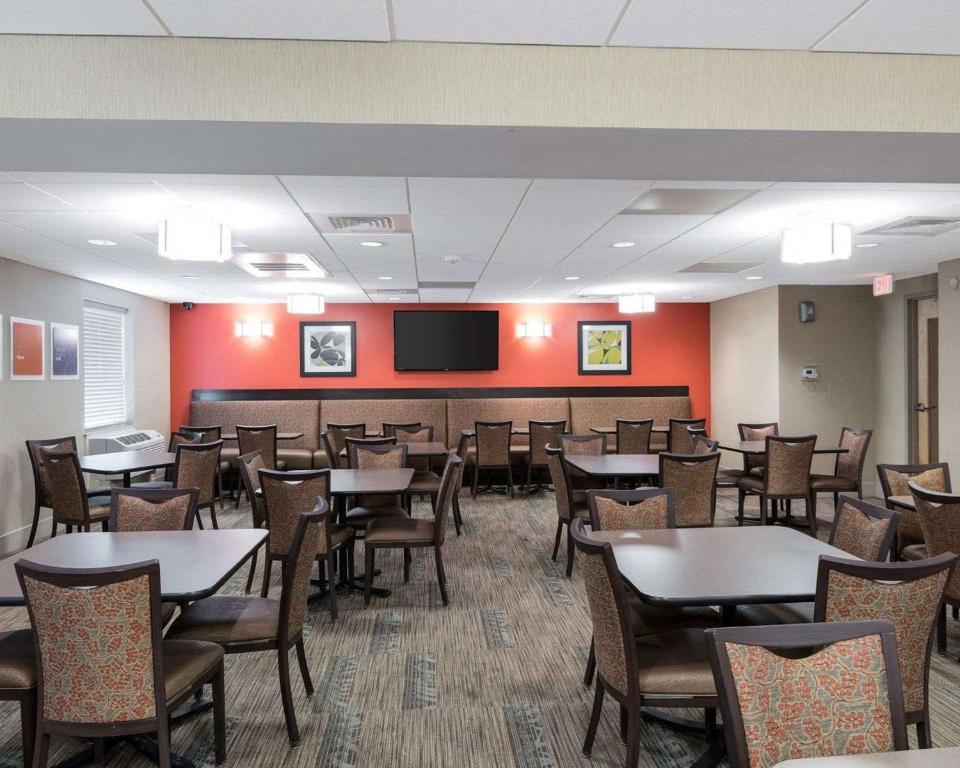 TV a/nebo společenská místnost v ubytování Comfort Inn Rehoboth Beach