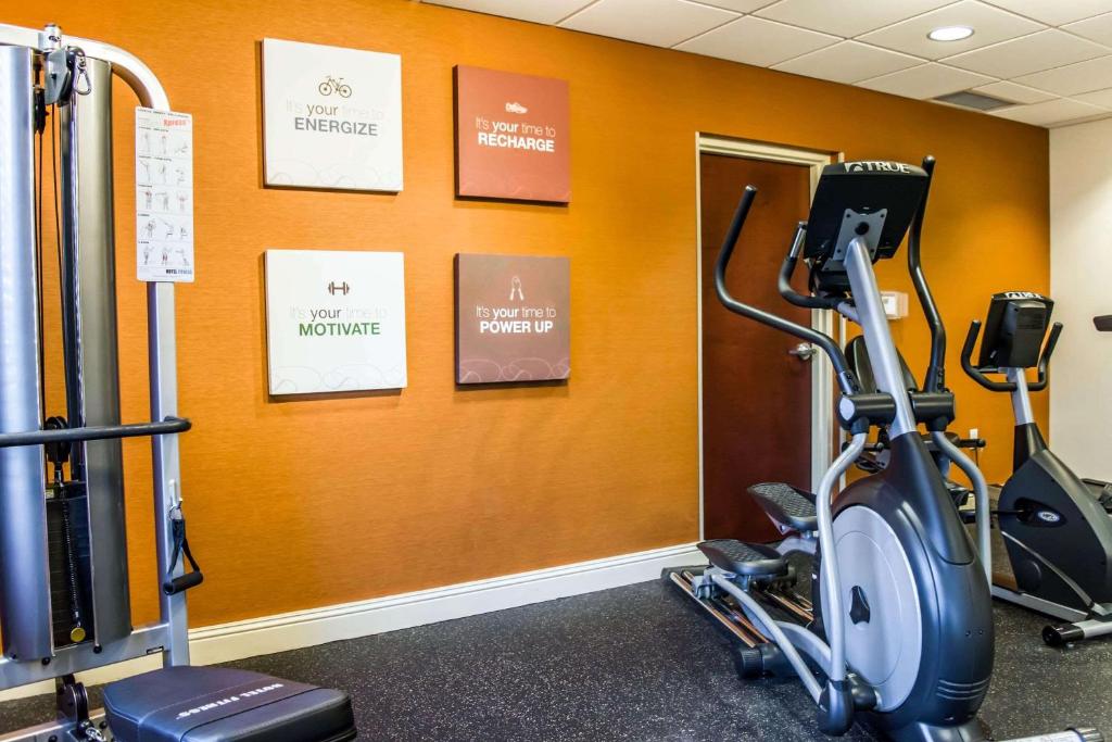 Fitness centrum a/nebo fitness zařízení v ubytování Comfort Suites Palm Bay - Melbourne