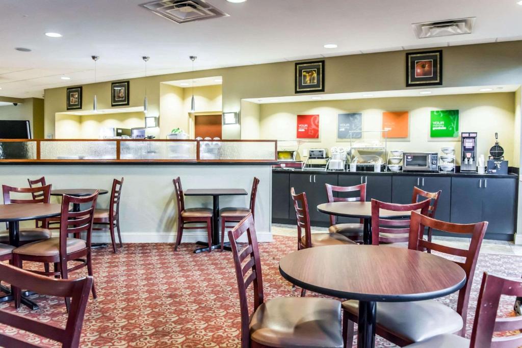 Restaurace v ubytování Comfort Suites Palm Bay - Melbourne