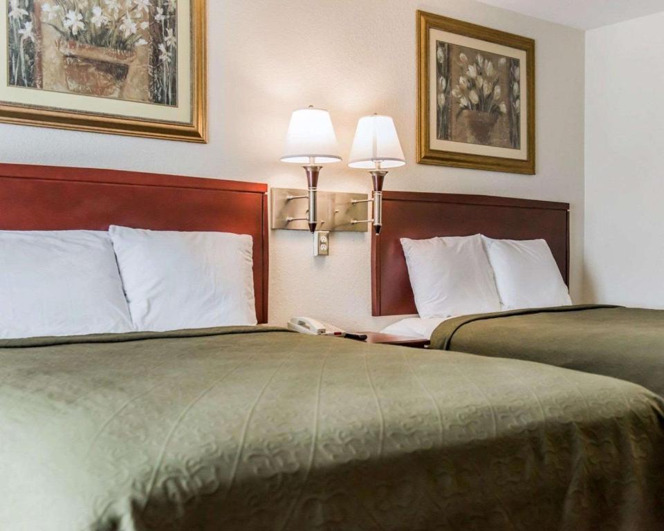 Econo Lodge - Chambre Queen Avec Deux Lits Queen - Fumer