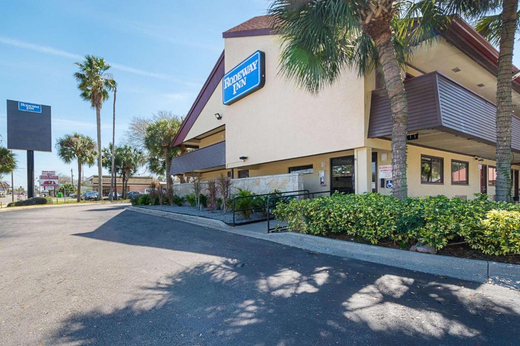 a store with a sign on the side of a street at Rodeway Inn Tampa near Busch Gardens-USF in Tampa