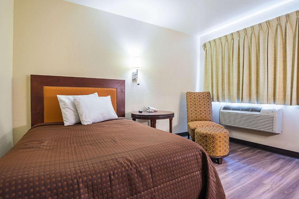 Rodeway Inn Kissimmee Maingate West - Free Theme Park Shuttle - 