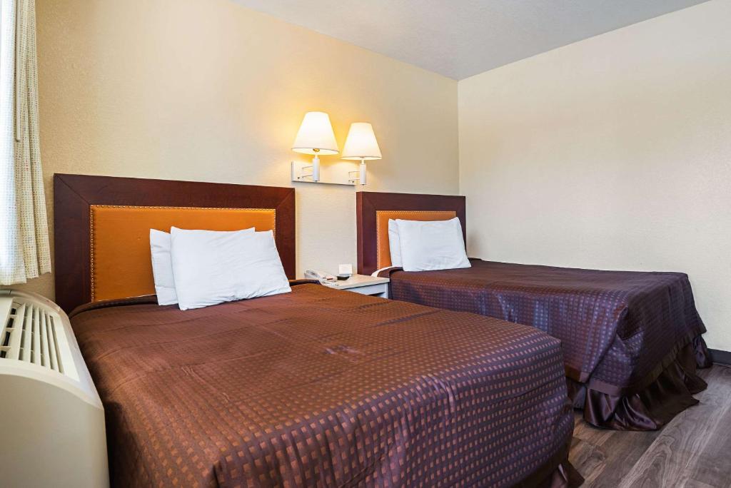 Rodeway Inn Kissimmee Maingate West - Free Theme Park Shuttle - 