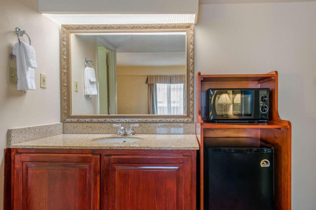 Quality Inn Savannah Historic District - 