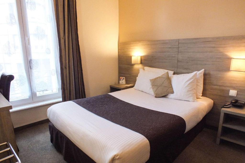 Postel nebo postele na pokoji v ubytování Hotel Cecil Metz Gare