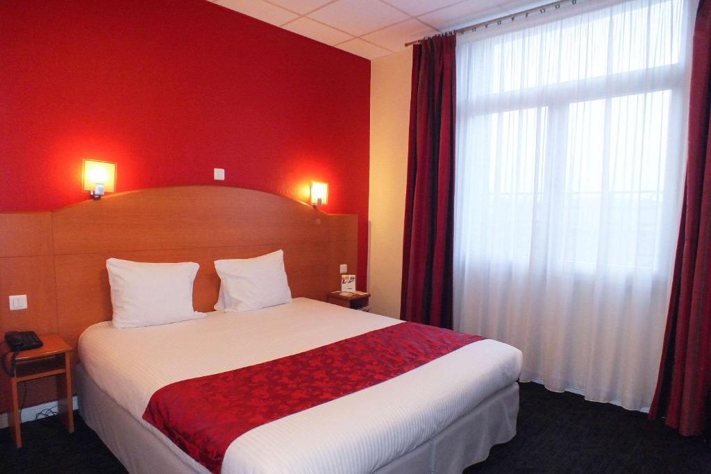 Postel nebo postele na pokoji v ubytování Hotel Cecil Metz Gare
