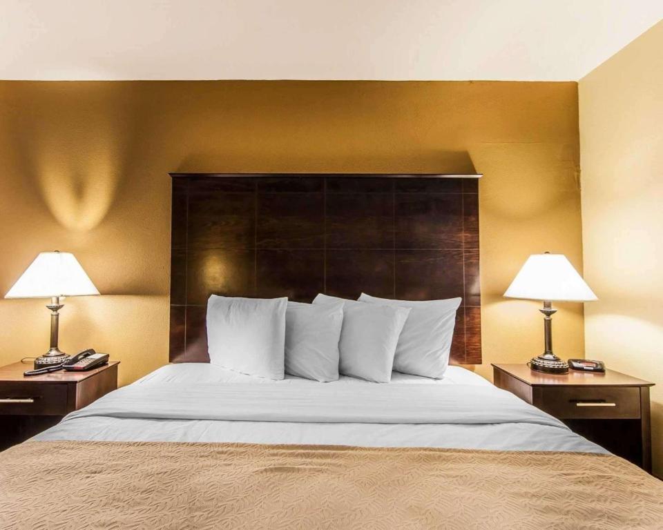 Quality Inn - King Room - Non-Smoking