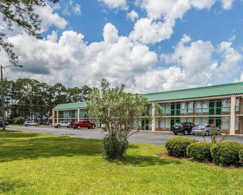 a large building with cars parked in a parking lot at Econo Lodge Douglas in Douglas