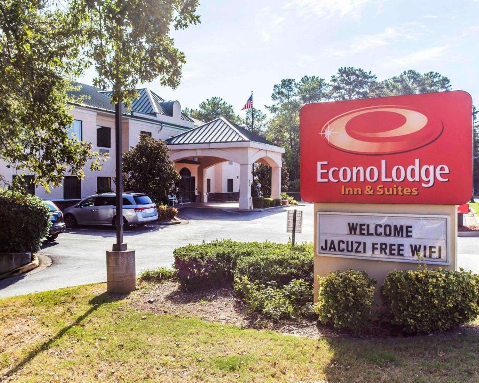 a sign for the endotechnology inn and suites with a welcome sign at Econo Lodge Inn & Suites Marietta in Marietta