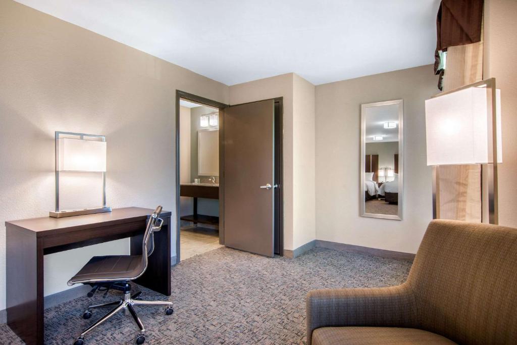 Clarion Inn & Suites Atlanta Downtown - 
