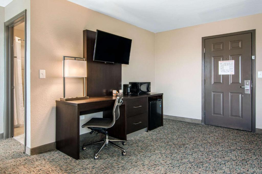 Clarion Inn & Suites Atlanta Downtown photo