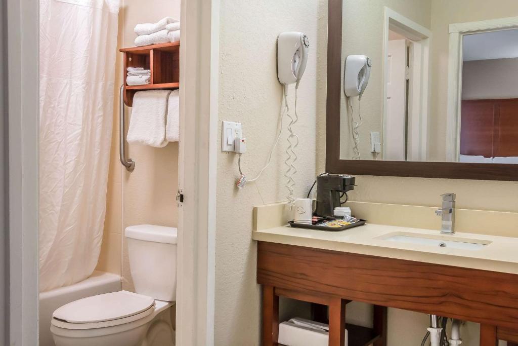 Koupelna v ubytování Comfort Inn
