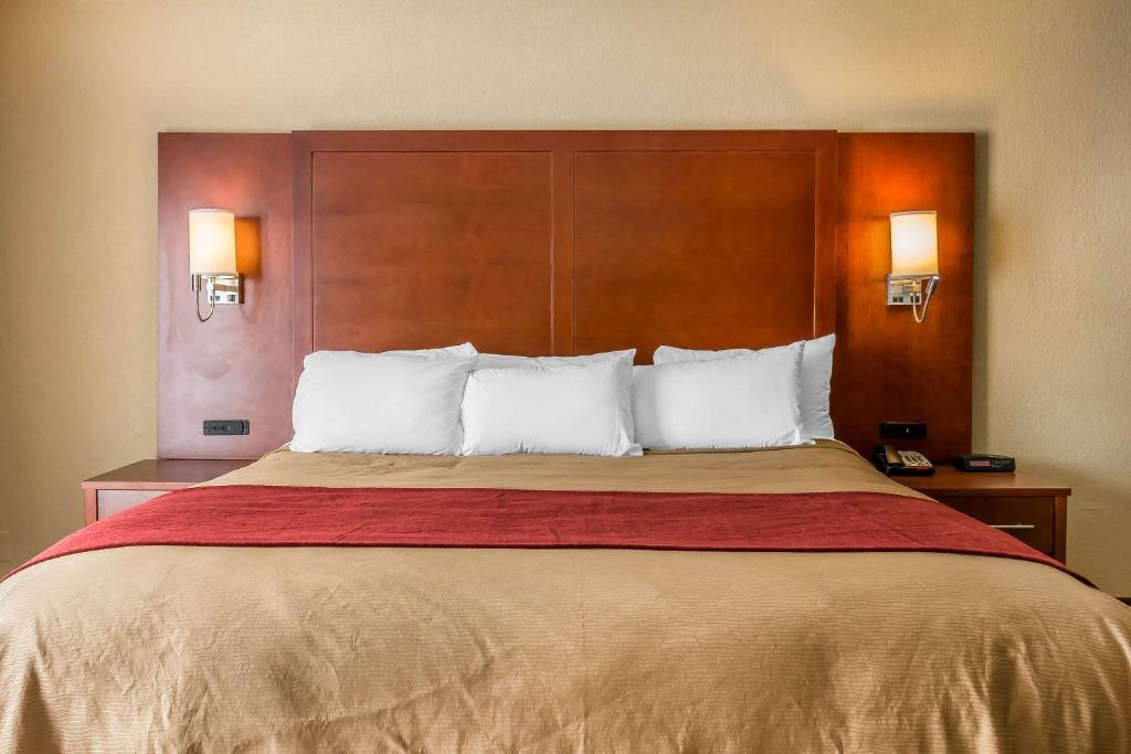 Postel nebo postele na pokoji v ubytování Comfort Inn