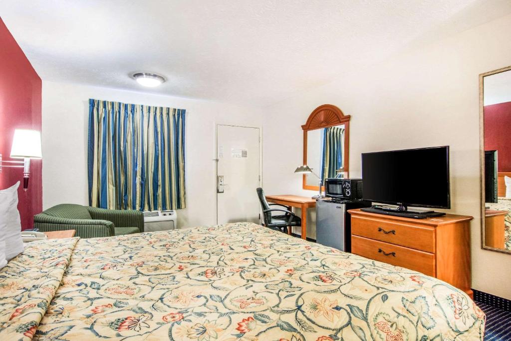Rodeway Inn La Grange East photo