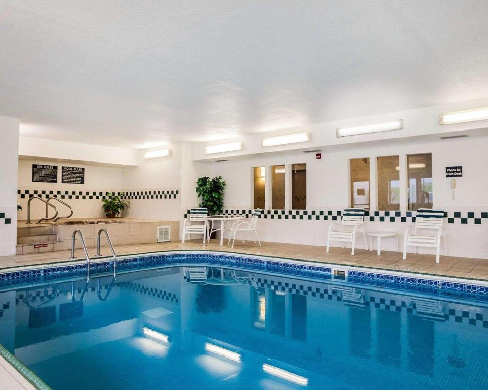 Quality Inn & Suites Des Moines Airport photo