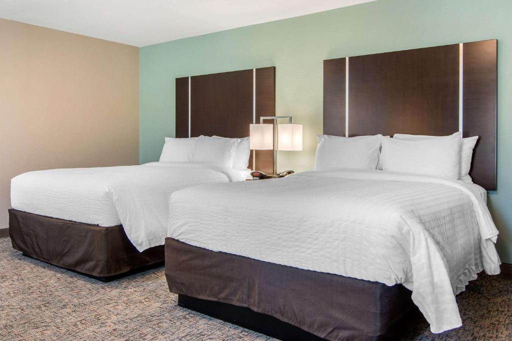 Clarion Inn & Suites Atlanta Downtown - 