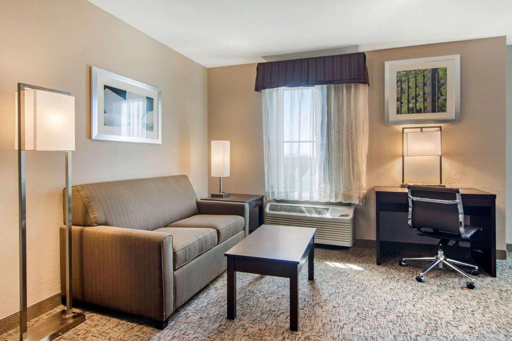 Clarion Inn & Suites Atlanta Downtown photo