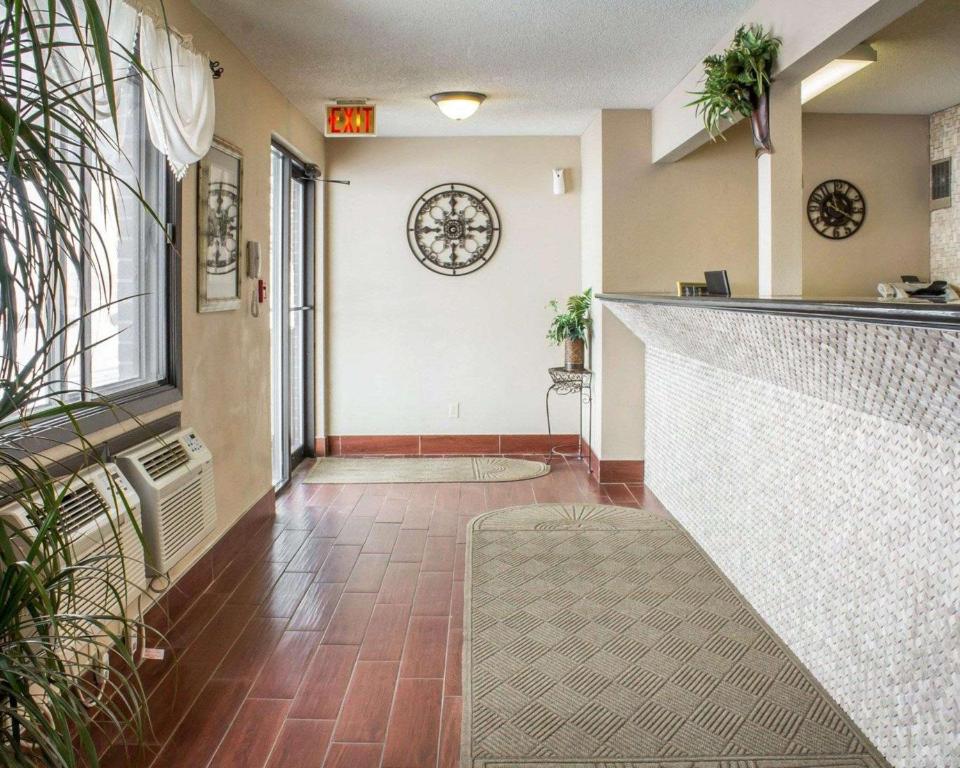 The lobby or reception area at Econo Lodge