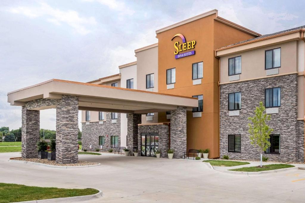 una rappresentazione di un hotel con un cartello sopra di Sleep Inn & Suites West Des Moines near Jordan Creek a West Des Moines