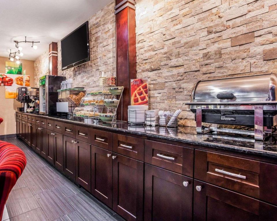 Quality Inn & Suites Des Moines Airport photo
