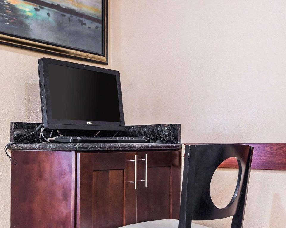 Quality Inn & Suites Des Moines Airport photo
