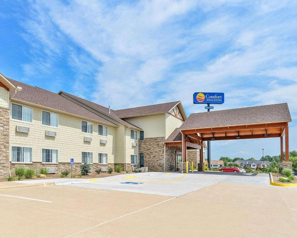 a hotel parking lot with a sign in front of it at Comfort Inn & Suites Riverview near Davenport and I-80 in Le Claire