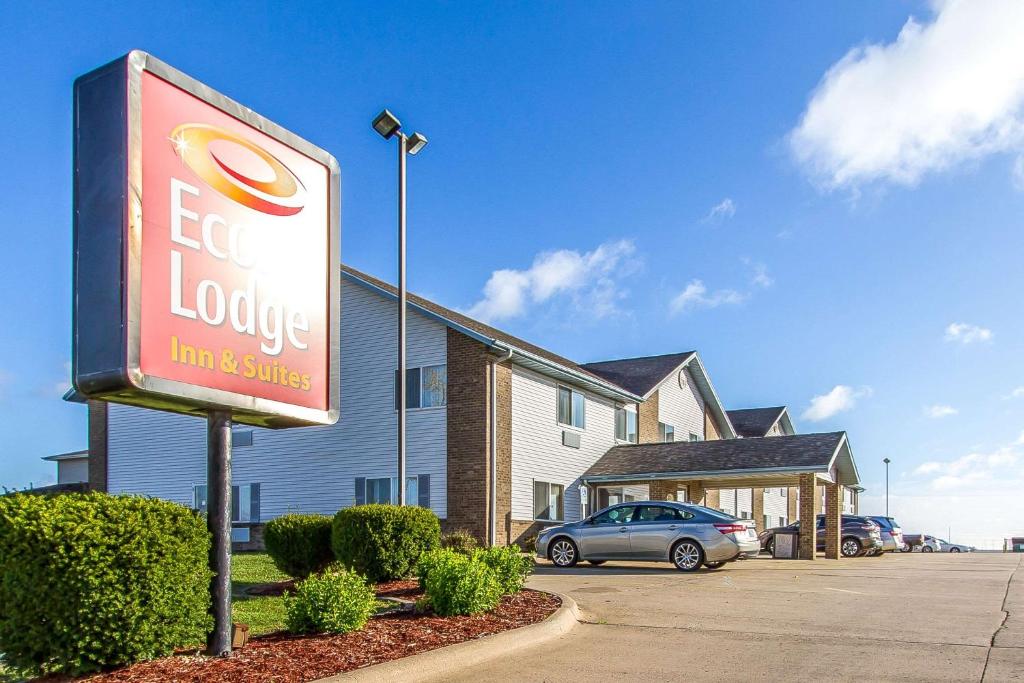a sign in front of a building with a store at Econo Lodge & Suites in Pekin