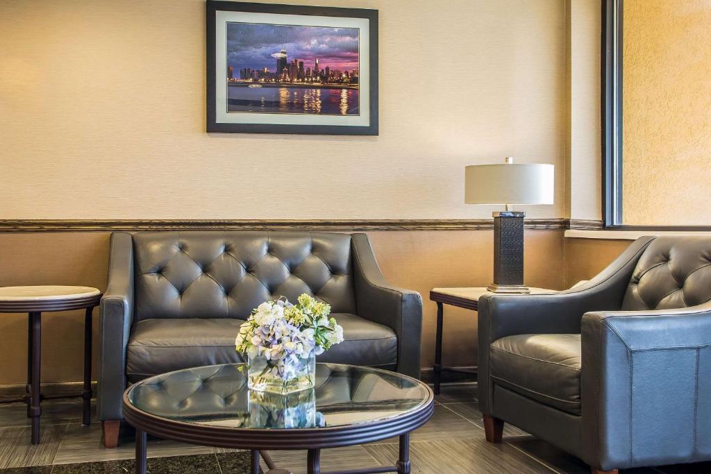 Posezení v ubytování Quality Inn Elgin I-90