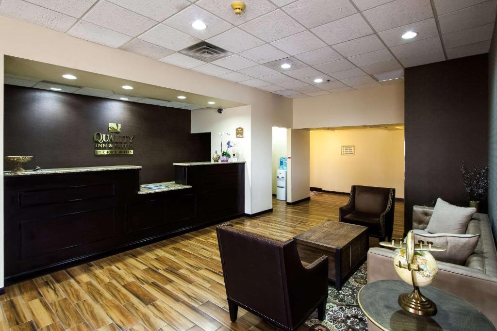 Posezení v ubytování Quality Inn & Suites Moline - Quad Cities
