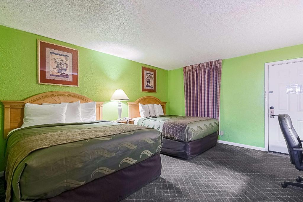 Highway Inn - Queen Room Met Twee Queensize Bedden - Niet -roken